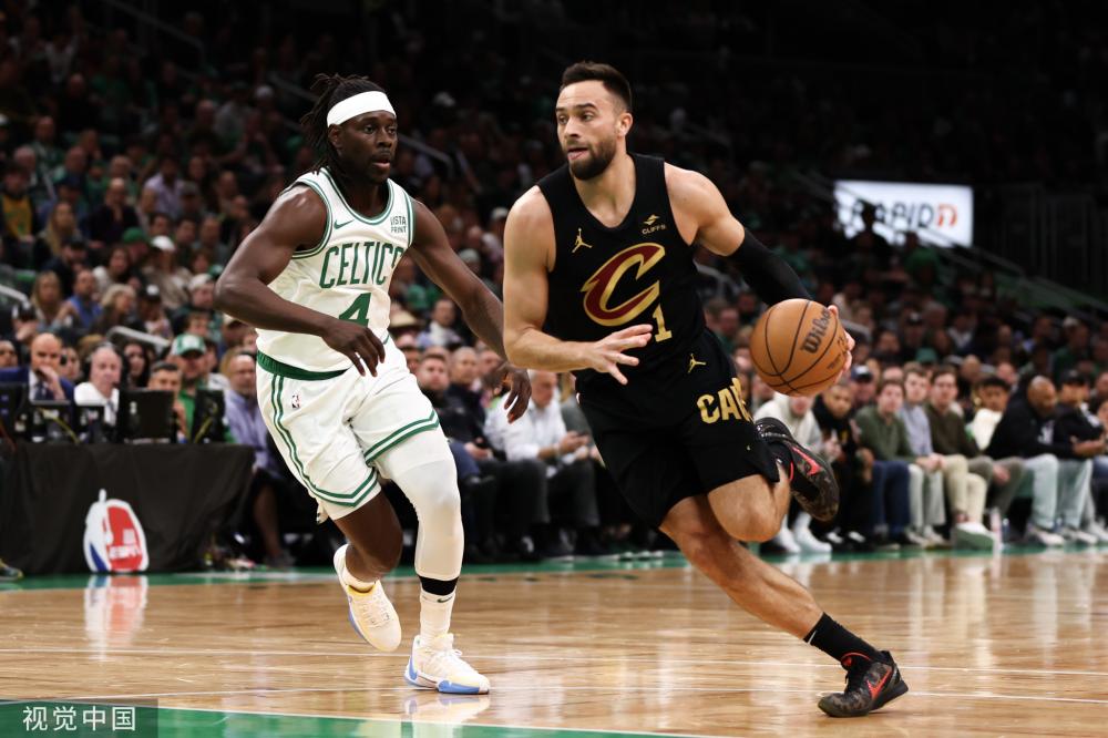 痛苦捂膝 痛苦捂膝