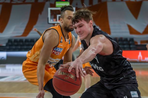 己的传奇地 己的传奇地